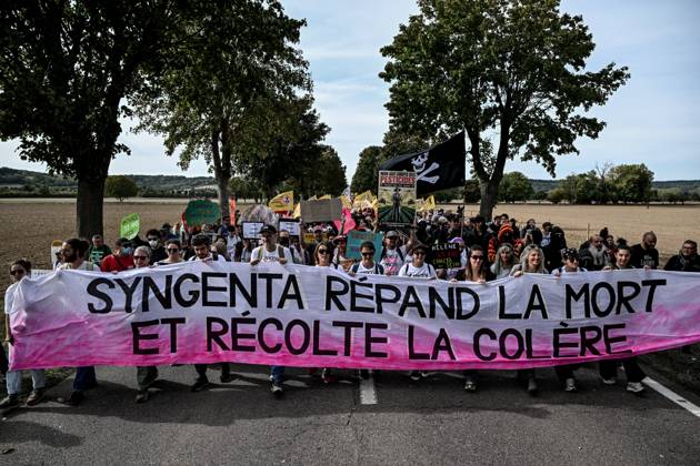 PROTEST AGAINST PESTICIDES PHOTOPQR OUEST FRANCE Martin ROCHE Saint Pierre la Garenne October 3, 2026 This Saturday, October 3, 2026, a protest against pesticides is being held in Saint-Pierre-la-Garenne, Eure, Normandy. In the massive procession, farmers, patients, healthcare workers, and citizens demanded the closure of production sites such as Syngenta’s. The rally was organized by an unprecedented coalition: the Confédération paysanne, Les Soulèvements de la Terre, the Cancer Colère association, and the Collectif de soutien aux victimes des pesticides de l’Ouest (CSVPO). Photographer: Martin ROCHE, Ouest France. Saint Pierre la Garenne, October 3, 2026. On Saturday, October 3, 2026, a protest against pesticides was held in Saint-Pierre  Copyright: xPHOTOPQR OUESTxFRANCE MAXPPPxMartinxROCHEx 20261004OFR7274 20261004OFR7274