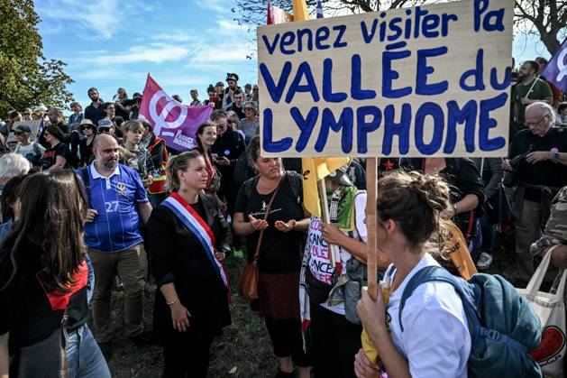 PROTEST AGAINST PESTICIDES PHOTOPQR OUEST FRANCE Martin ROCHE Saint Pierre la Garenne October 3, 2026 This Saturday, October 3, 2026, a protest against pesticides is being held in Saint-Pierre-la-Garenne, Eure, Normandy. In the massive procession, farmers, patients, healthcare workers, and citizens demanded the closure of production sites such as Syngenta’s. The rally was organized by an unprecedented coalition: the Confédération paysanne, Les Soulèvements de la Terre, the association Cancer Colère, and the Collectif de soutien aux victimes des pesticides de l’Ouest (CSVPO). Here, La France Insoumise representative Mathilde Panot participated in the demonstration. Photographer: Martin ROCHE, Ouest France, Saint-Pierre-la-Garenne, October 3  Copyright: xPHOTOPQR OUESTxFRANCE MAXPPPxMartinxROCHEx 20261004OFR7279 20261004OFR7279