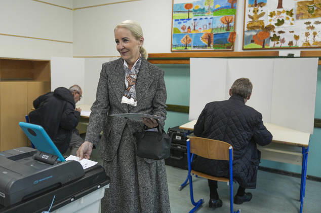 Bakir Izetbegovic casts his vote in Sarajevo SARAJEVO, BOSNIA AND HERZEGOVINA - OCTOBER 4: Bakir Izetbegovic (R), President of the Party of Democratic Action (SDA) and a candidate for the Presidency of Bosnia and Herzegovina, casts his vote accompanied by his wife, Sebija Izetbegovic (C), at the polling station located at Nafija Sarajlic Elementary School in Sarajevo, Bosnia and Herzegovina, on October 4, 2026. Samir Jordamovic Anadolu Sarajevo Bosnia and Herzegovina. Editorial use only. Please get in touch for any other usage.  Copyright: x2026xAnadoluxSamirxJordamovicx