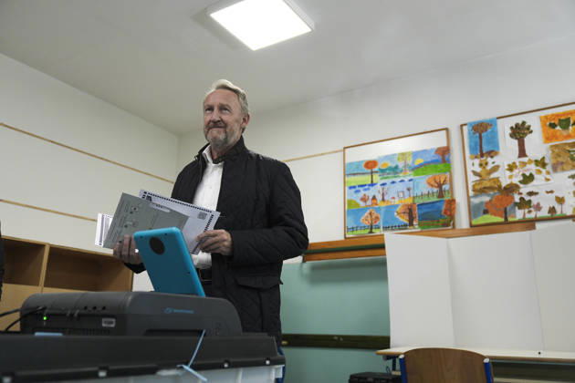 Bakir Izetbegovic casts his vote in Sarajevo SARAJEVO, BOSNIA AND HERZEGOVINA - OCTOBER 4: Bakir Izetbegovic, President of the Party of Democratic Action (SDA) and a candidate for the Presidency of Bosnia and Herzegovina, casts his vote accompanied by his wife, Sebija Izetbegovic, at the polling station located at Nafija Sarajlic Elementary School in Sarajevo, Bosnia and Herzegovina, on October 4, 2026. Samir Jordamovic Anadolu Sarajevo Bosnia and Herzegovina. Editorial use only. Please get in touch for any other usage.  Copyright: x2026xAnadoluxSamirxJordamovicx