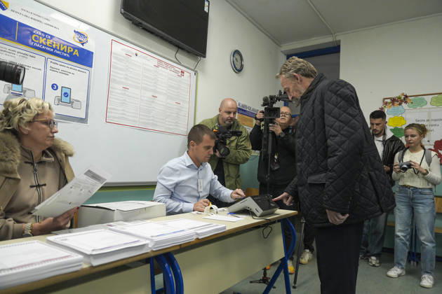 Bakir Izetbegovic casts his vote in Sarajevo SARAJEVO, BOSNIA AND HERZEGOVINA - OCTOBER 4: Bakir Izetbegovic, President of the Party of Democratic Action (SDA) and a candidate for the Presidency of Bosnia and Herzegovina, casts his vote accompanied by his wife, Sebija Izetbegovic, at the polling station located at Nafija Sarajlic Elementary School in Sarajevo, Bosnia and Herzegovina, on October 4, 2026. Samir Jordamovic Anadolu Sarajevo Bosnia and Herzegovina. Editorial use only. Please get in touch for any other usage.  Copyright: x2026xAnadoluxSamirxJordamovicx