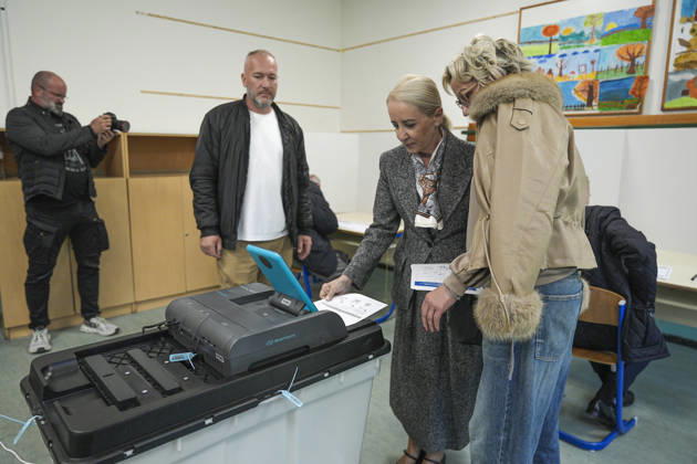Bakir Izetbegovic casts his vote in Sarajevo SARAJEVO, BOSNIA AND HERZEGOVINA - OCTOBER 4: Bakir Izetbegovic, President of the Party of Democratic Action (SDA) and a candidate for the Presidency of Bosnia and Herzegovina, casts his vote accompanied by his wife, Sebija Izetbegovic, at the polling station located at Nafija Sarajlic Elementary School in Sarajevo, Bosnia and Herzegovina, on October 4, 2026. Samir Jordamovic Anadolu Sarajevo Bosnia and Herzegovina. Editorial use only. Please get in touch for any other usage.  Copyright: x2026xAnadoluxSamirxJordamovicx