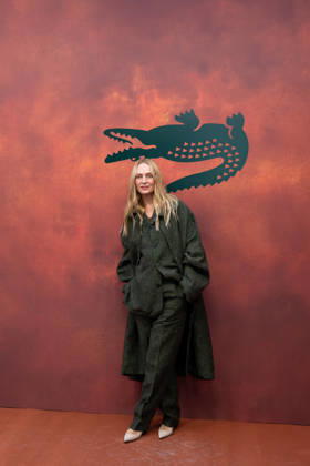 PFW Lacoste - Photocall LZ Uma Thurman attends the Lacoste Womenswear Spring Summer 2027 show as part of Paris Fashion Week on October 4, 2026 at Roland Garros in Paris, France. Photo by Laurent Zabulon ABACAPRESS.COM  Copyright: xZabulonxLaurent ABACAx