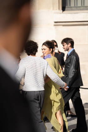 IPA89304046 - Paris, France, October 4, 2026. Guests arrive at the Valentino Spring Summer 2027 fashion show during Paris Fashion Week. Pictured:Josh Heuston e Mika Abdalla  Copyright: xGINEVRAxFATARELLAx xx IPA89304046