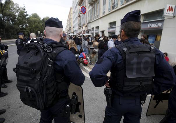 HIGH SCHOOL PROTEST AT LYCÉE MASSENA IN NICE PHOTOPQR NICE MATIN Jean François Ottonello Nice October 5, 2026 High school protest in Nice The school year began peacefully at Lycée Masséna in Nice, with a police presence, including bag checks and searches at the entrance France Fires have broken out at several schools in France, as students protest by blockading educational institutions nationwide over school funding and learning conditions Nice France  Copyright: xPHOTOPQR NICExMATIN MAXPPPxJeanxFrançoisxOttonellox 20261005NIM9678 20261005NIM9678