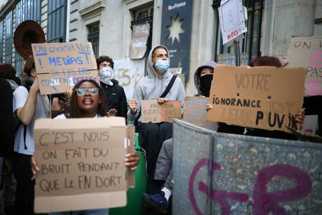 High School Turgot Blockade - Paris Student blocking High school Turgot in Paris, France on October 5, 2026 as they continue their protest to demand the hiring of substitute teachers, increased resources, and decent learning conditions. Photo by Raphael Lafargue ABACAPRESS.COM Paris France  Copyright: xLafarguexRaphael ABACAx