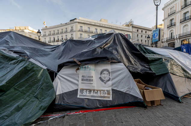 10th Day of the Housing Protest Camp at Puerta del Sol Tents at the Housing Protest Camp at Puerta del Sol, October 5, 2026, in Madrid, Spain. The Housing Protest Camp continues at Puerta del Sol as participants await political reactions to Prime Minister Pedro Sánchez’s call for elections. OCTOBER 5, 2026, Spain  Copyright: xAlbertoxOrtegax 7821756