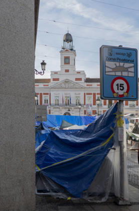 10th Day of the Housing Protest Camp at Puerta del Sol Tents at the Housing Protest Camp at Puerta del Sol, October 5, 2026, in Madrid, Spain. The Housing Protest Camp continues at Puerta del Sol as participants await political reactions to Prime Minister Pedro Sánchez’s call for elections. OCTOBER 5, 2026, Spain  Copyright: xAlbertoxOrtegax 7821772