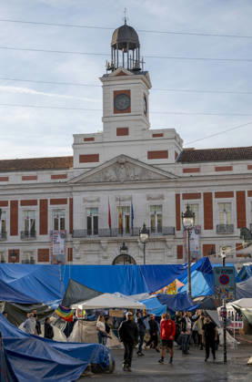 10th Day of the Housing Protest Camp at Puerta del Sol Tents at the Housing Protest Camp at Puerta del Sol, October 5, 2026, in Madrid, Spain. The Housing Protest Camp continues at Puerta del Sol as participants await political reactions to Prime Minister Pedro Sánchez’s call for elections. OCTOBER 5, 2026, Spain  Copyright: xAlbertoxOrtegax 7821773