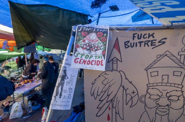 10th Day of the Housing Protest Camp at Puerta del Sol Tents at the Housing Protest Camp at Puerta del Sol, October 5, 2026, in Madrid, Spain. The Housing Protest Camp continues at Puerta del Sol as participants await political reactions to Prime Minister Pedro Sánchez’s call for elections. OCTOBER 5, 2026, Spain  Copyright: xAlbertoxOrtegax 7821775