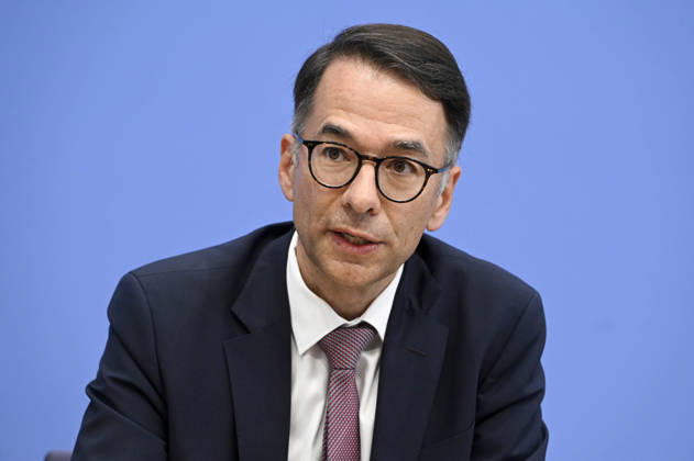 ABB BPK- Christian Heinz Hessischer Minister der Justiz und fuer den Rechtsstaat Thema Vorstellung Entschieden gegen Antisemitismus Gutachten zum Gesetzentwurf zur Strafbarkeit der Leugnung des Existenzrechts Israels auf der BPK Bundespressekonferenz in Berlin am 01.10.2026 Berlin Deutschland
