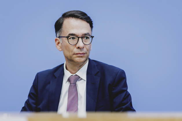 Christian Heinz, Minister der Justiz und fuer den Rechtsstaat in Hessen, aufgenommen im Rahmen der Pressekonferenz zum Thema Entschieden gegen Antisemitismus: Gutachten zum Gesetzentwurf zur Strafbarkeit der Leugnung des Existenzrechts Israels in Berlin, 05.10.2026. Berlin Deutschland Copyright: xFlorianxGaertnerx