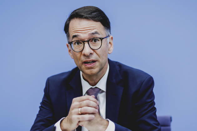 Christian Heinz, Minister der Justiz und fuer den Rechtsstaat in Hessen, aufgenommen im Rahmen der Pressekonferenz zum Thema Entschieden gegen Antisemitismus: Gutachten zum Gesetzentwurf zur Strafbarkeit der Leugnung des Existenzrechts Israels in Berlin, 05.10.2026. Berlin Deutschland Copyright: xFlorianxGaertnerx