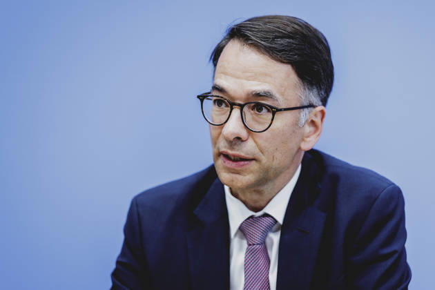 Christian Heinz, Minister der Justiz und fuer den Rechtsstaat in Hessen, aufgenommen im Rahmen der Pressekonferenz zum Thema Entschieden gegen Antisemitismus: Gutachten zum Gesetzentwurf zur Strafbarkeit der Leugnung des Existenzrechts Israels in Berlin, 05.10.2026. Berlin Deutschland Copyright: xFlorianxGaertnerx