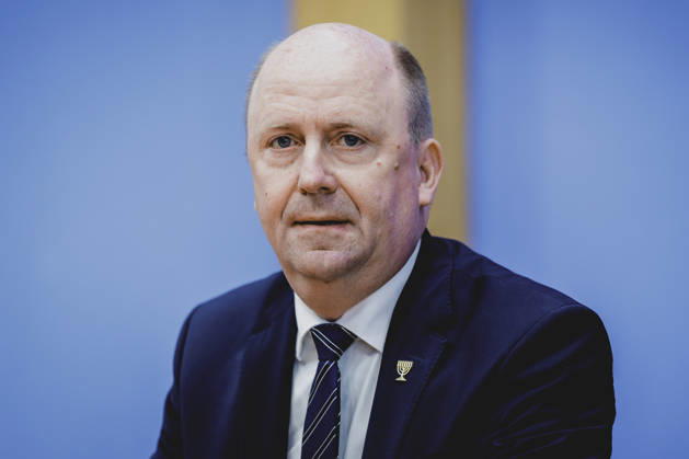 Uwe Becker, Beauftragter der Hessischen Landesregierung fuer Juedisches Leben und den Kampf gegen den Antisemitismus, aufgenommen im Rahmen der Pressekonferenz zum Thema Entschieden gegen Antisemitismus: Gutachten zum Gesetzentwurf zur Strafbarkeit der Leugnung des Existenzrechts Israels in Berlin, 05.10.2026. Berlin Deutschland Copyright: xFlorianxGaertnerx