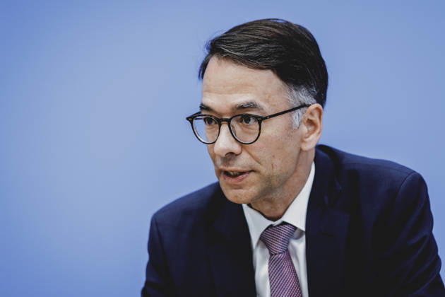 Christian Heinz, Minister der Justiz und fuer den Rechtsstaat in Hessen, aufgenommen im Rahmen der Pressekonferenz zum Thema Entschieden gegen Antisemitismus: Gutachten zum Gesetzentwurf zur Strafbarkeit der Leugnung des Existenzrechts Israels in Berlin, 05.10.2026. Berlin Deutschland Copyright: xFlorianxGaertnerx