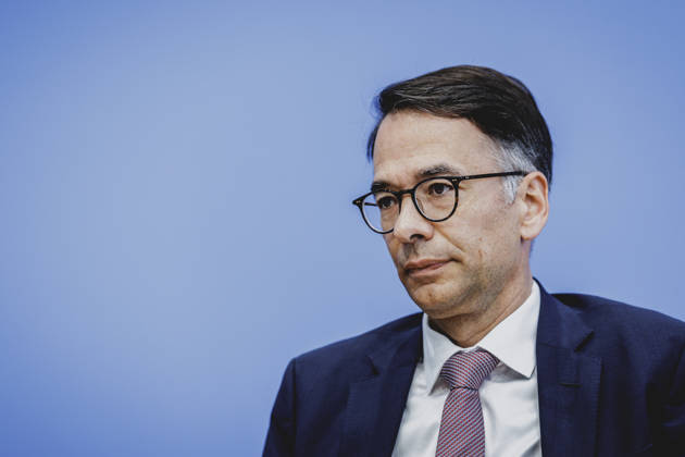 Christian Heinz, Minister der Justiz und fuer den Rechtsstaat in Hessen, aufgenommen im Rahmen der Pressekonferenz zum Thema Entschieden gegen Antisemitismus: Gutachten zum Gesetzentwurf zur Strafbarkeit der Leugnung des Existenzrechts Israels in Berlin, 05.10.2026. Berlin Deutschland Copyright: xFlorianxGaertnerx
