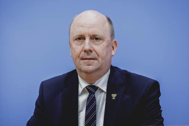Uwe Becker, Beauftragter der Hessischen Landesregierung fuer Juedisches Leben und den Kampf gegen den Antisemitismus, aufgenommen im Rahmen der Pressekonferenz zum Thema Entschieden gegen Antisemitismus: Gutachten zum Gesetzentwurf zur Strafbarkeit der Leugnung des Existenzrechts Israels in Berlin, 05.10.2026. Berlin Deutschland Copyright: xFlorianxGaertnerx