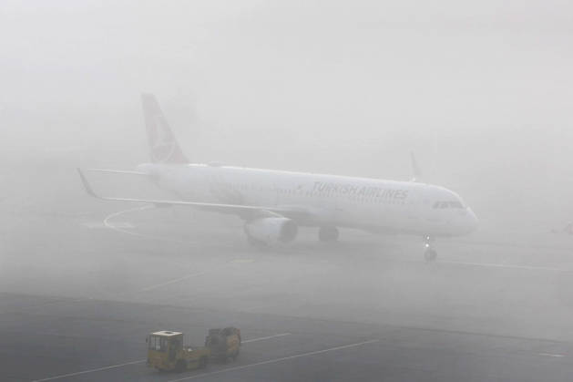 Mehr Sicherheit am Flughafen Stuttgart: Neues Drohnendetektionss, Am Flughafen Stuttgart ist ein neues System zur Drohnendetektion in Betrieb genommen worden. Die Technik kann Drohnen und deren Flugbewegungen erkennen sowie in vielen Fällen auch den Standort der Fernsteuerung beziehungsweise des Piloten lokalisieren. Die gewonnenen Daten fließen in ein gemeinsames Lagebild für Flugsicherung, Flughafen und Sicherheitsbehörden ein. Bundesverkehrsminister Steffen Bilger (CDU) und Baden-Württembergs Verkehrsministerin Nicola Razavi (CDU) informieren bei einem Pressestatement über die neue Technik und deren Bedeutung für die Sicherheit des Luftverkehrs. Stuttgart Baden-Württemberg Deutschland Stuttgart