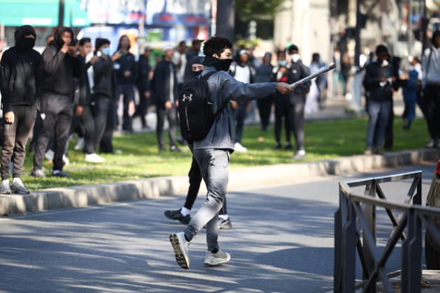 Clashes With Police During Student Protest - Paris Clashes between protesters and police during the student demonstration between the Lycee Paul Valéry and the Lycée Elisa Lemonnier in the 12th arrondissement of Paris, France on October 5, 2026. Students continue their protest to demand the hiring of substitute teachers, increased resources, and decent learning conditions. Photo by Raphael Lafargue ABACAPRESS.COM Paris France  Copyright: xLafarguexRaphael ABACAx