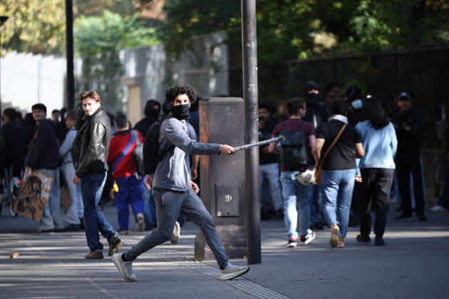 Clashes With Police During Student Protest - Paris Clashes between protesters and police during the student demonstration between the Lycee Paul Valéry and the Lycée Elisa Lemonnier in the 12th arrondissement of Paris, France on October 5, 2026. Students continue their protest to demand the hiring of substitute teachers, increased resources, and decent learning conditions. Photo by Raphael Lafargue ABACAPRESS.COM Paris France  Copyright: xLafarguexRaphael ABACAx