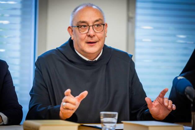 Bischof Dominicus Meier, Bischof von Osnabrueck, spricht waehrend einer Pressekonferenz der Bistuemer Muenster (Münster) und Osnabrueck (Osnabrück) sowie der Deutschen Bischofskonferenz und Thuiner Franziskanerinnen zu den Ergebnissen einer Studie ueber geistlichen Missbrauch in katholischen geistlichen Gemeinschaften am 5. Oktober 2026 in Muenster (Münster) (Foto vom 05.10.2026). (Siehe epd-Meldungen vom 05.10.2026) EDITORIAL USE ONLY