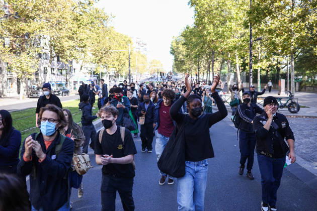 Clashes With Police During Student Protest - Paris Clashes between protesters and police during the student demonstration between the Lycee Paul Valéry and the Lycée Elisa Lemonnier in the 12th arrondissement of Paris, France on October 5, 2026. Students continue their protest to demand the hiring of substitute teachers, increased resources, and decent learning conditions. Photo by Raphael Lafargue ABACAPRESS.COM Paris France  Copyright: xLafarguexRaphael ABACAx