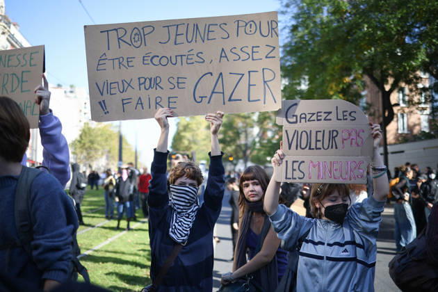 Clashes With Police During Student Protest - Paris Clashes between protesters and police during the student demonstration between the Lycee Paul Valéry and the Lycée Elisa Lemonnier in the 12th arrondissement of Paris, France on October 5, 2026. Students continue their protest to demand the hiring of substitute teachers, increased resources, and decent learning conditions. Photo by Raphael Lafargue ABACAPRESS.COM Paris France Copyright: xLafarguexRaphael ABACAx