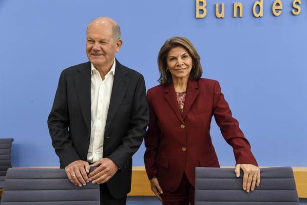 ABB BPK- Olaf Scholz, Bundeskanzler a.D. und Co-Vorsitzender der ENSK mit Laura Chinchilla Miranda, Staatspraesidentin a.D. Costa Rica und Co-Vorsitzende der ENSK Thema Vorstellung Vorstellung Entwicklungspolitische Nord-Sued-Kommission (ENSK) Pressekonferenz zu Zusammensetzung prioritären Themen der Entwicklungspolitischen Nord-Süd-Kommission auf der BPK Bundespressekonferenz in Berlin am 05.10.2026 Berlin Deutschland