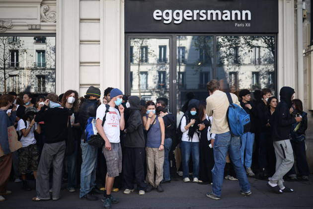 Clashes With Police During Student Protest - Paris Clashes between protesters and law enforcement during a student demonstration near Place de la Bastille in Paris, in the 11th arrondissement, France, on October 5, 2026. Students continue their protest to demand the hiring of substitute teachers, increased resources, and decent learning conditions. Photo by Raphael Lafargue ABACAPRESS.COM Paris Ile-de-France France Copyright: xLafarguexRaphael ABACAx
