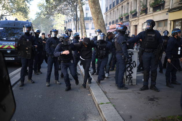 Clashes With Police During Student Protest - Paris Clashes between protesters and law enforcement during a student demonstration near Place de la Bastille in Paris, in the 11th arrondissement, France, on October 5, 2026. Students continue their protest to demand the hiring of substitute teachers, increased resources, and decent learning conditions. Photo by Raphael Lafargue ABACAPRESS.COM Paris Ile-de-France France Copyright: xLafarguexRaphael ABACAx