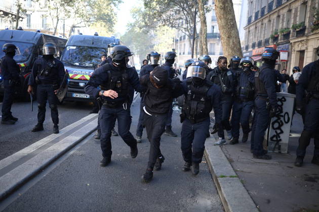 Clashes With Police During Student Protest - Paris Clashes between protesters and law enforcement during a student demonstration near Place de la Bastille in Paris, in the 11th arrondissement, France, on October 5, 2026. Students continue their protest to demand the hiring of substitute teachers, increased resources, and decent learning conditions. Photo by Raphael Lafargue ABACAPRESS.COM Paris Ile-de-France France Copyright: xLafarguexRaphael ABACAx
