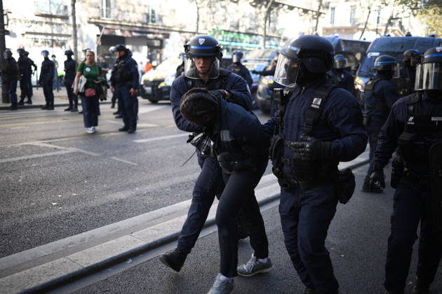 Clashes With Police During Student Protest - Paris Clashes between protesters and law enforcement during a student demonstration near Place de la Bastille in Paris, in the 11th arrondissement, France, on October 5, 2026. Students continue their protest to demand the hiring of substitute teachers, increased resources, and decent learning conditions. Photo by Raphael Lafargue ABACAPRESS.COM Paris Ile-de-France France Copyright: xLafarguexRaphael ABACAx