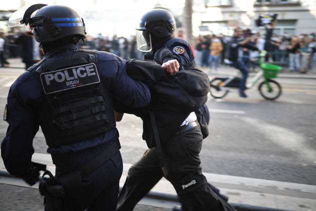 Clashes With Police During Student Protest - Paris Clashes between protesters and law enforcement during a student demonstration near Place de la Bastille in Paris, in the 11th arrondissement, France, on October 5, 2026. Students continue their protest to demand the hiring of substitute teachers, increased resources, and decent learning conditions. Photo by Raphael Lafargue ABACAPRESS.COM Paris Ile-de-France France Copyright: xLafarguexRaphael ABACAx