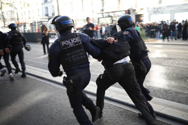 Clashes With Police During Student Protest - Paris Clashes between protesters and law enforcement during a student demonstration near Place de la Bastille in Paris, in the 11th arrondissement, France, on October 5, 2026. Students continue their protest to demand the hiring of substitute teachers, increased resources, and decent learning conditions. Photo by Raphael Lafargue ABACAPRESS.COM Paris Ile-de-France France  Copyright: xLafarguexRaphael ABACAx