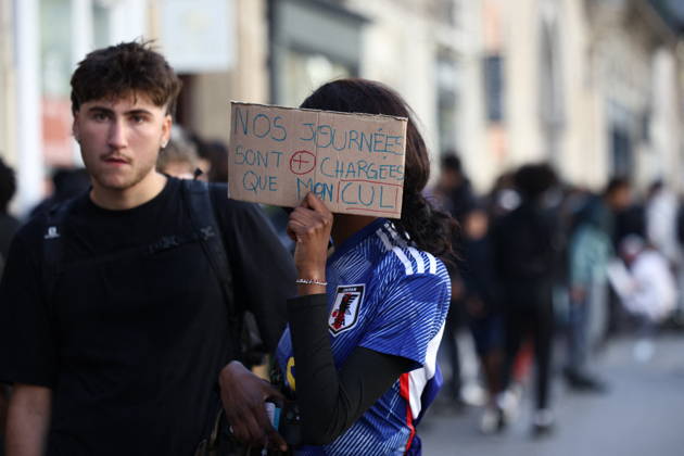 Clashes With Police During Student Protest - Paris Clashes between protesters and law enforcement during a student demonstration near Place de la Bastille in Paris, in the 11th arrondissement, France, on October 5, 2026. Students continue their protest to demand the hiring of substitute teachers, increased resources, and decent learning conditions. Photo by Raphael Lafargue ABACAPRESS.COM Paris Ile-de-France France Copyright: xLafarguexRaphael ABACAx