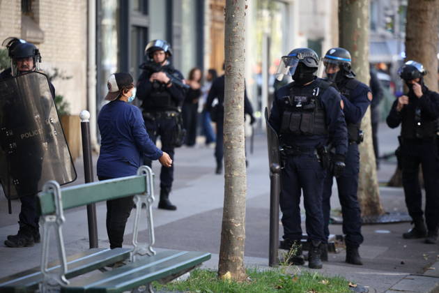 Clashes With Police During Student Protest - Paris Clashes between protesters and law enforcement during a student demonstration near Place de la Bastille in Paris, in the 11th arrondissement, France, on October 5, 2026. Students continue their protest to demand the hiring of substitute teachers, increased resources, and decent learning conditions. Photo by Raphael Lafargue ABACAPRESS.COM Paris Ile-de-France France Copyright: xLafarguexRaphael ABACAx
