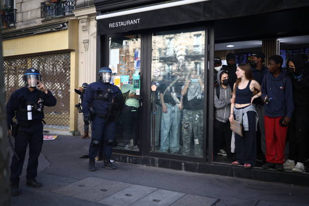 Clashes With Police During Student Protest - Paris Clashes between protesters and law enforcement during a student demonstration near Place de la Bastille in Paris, in the 11th arrondissement, France, on October 5, 2026. Students continue their protest to demand the hiring of substitute teachers, increased resources, and decent learning conditions. Photo by Raphael Lafargue ABACAPRESS.COM Paris Ile-de-France France Copyright: xLafarguexRaphael ABACAx