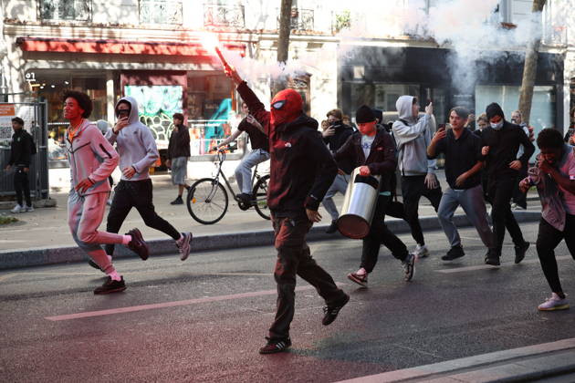 Clashes With Police During Student Protest - Paris Clashes between protesters and law enforcement during a student demonstration near Place de la Bastille in Paris, in the 11th arrondissement, France, on October 5, 2026. Students continue their protest to demand the hiring of substitute teachers, increased resources, and decent learning conditions. Photo by Raphael Lafargue ABACAPRESS.COM Paris Ile-de-France France Copyright: xLafarguexRaphael ABACAx