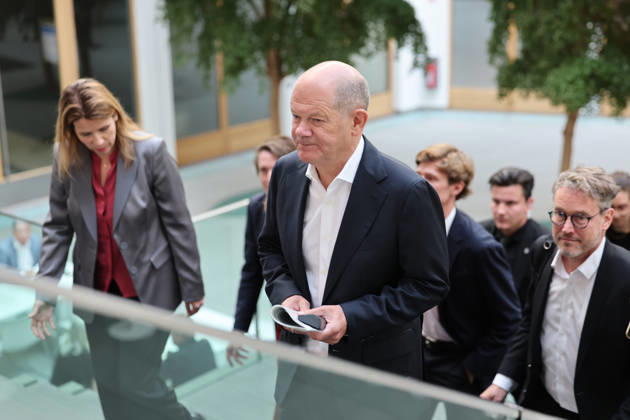 Vorstellung der Entwicklungspolitische Nord-Süd-Kommission (ENSK) mit Olaf Scholz Vorstellung der Entwicklungspolitische Nord-Süd-Kommission (ENSK): Pressekonferenz zu Zusammensetzung und prioritären Themen der Entwicklungspolitischen Nord-Süd-Kommission Laura Chinchilla Miranda, Staatspräsidentin a.D. Costa Rica und Co-Vorsitzende der ENSK Olaf Scholz, Bundeskanzler a.D. und Co-Vorsitzender der ENSK am 5.10.26. Berlin Berlin Deutschland Haus der Bundespressekonferenz