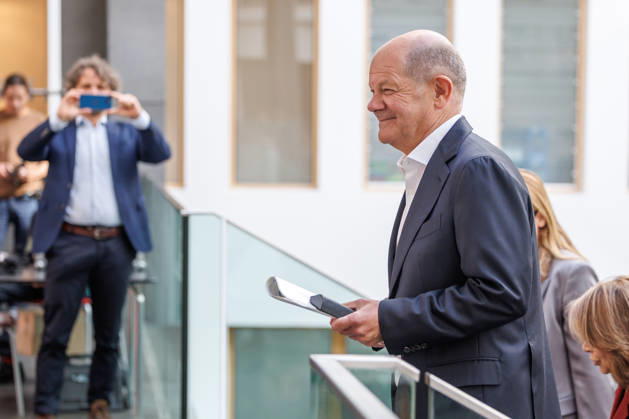 Vorstellung der Entwicklungspolitische Nord-Süd-Kommission (ENSK) mit Olaf Scholz Vorstellung der Entwicklungspolitische Nord-Süd-Kommission (ENSK): Pressekonferenz zu Zusammensetzung und prioritären Themen der Entwicklungspolitischen Nord-Süd-Kommission Laura Chinchilla Miranda, Staatspräsidentin a.D. Costa Rica und Co-Vorsitzende der ENSK Olaf Scholz, Bundeskanzler a.D. und Co-Vorsitzender der ENSK am 5.10.26. Berlin Berlin Deutschland Haus der Bundespressekonferenz