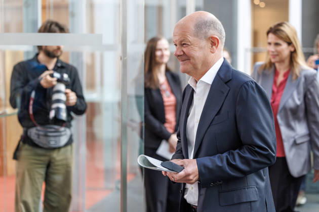Vorstellung der Entwicklungspolitische Nord-Süd-Kommission (ENSK) mit Olaf Scholz Vorstellung der Entwicklungspolitische Nord-Süd-Kommission (ENSK): Pressekonferenz zu Zusammensetzung und prioritären Themen der Entwicklungspolitischen Nord-Süd-Kommission Laura Chinchilla Miranda, Staatspräsidentin a.D. Costa Rica und Co-Vorsitzende der ENSK Olaf Scholz, Bundeskanzler a.D. und Co-Vorsitzender der ENSK am 5.10.26. Berlin Berlin Deutschland Haus der Bundespressekonferenz