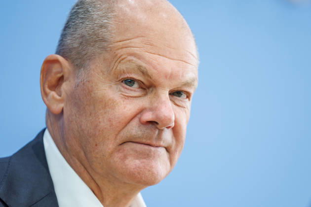 Vorstellung der Entwicklungspolitische Nord-Süd-Kommission (ENSK) mit Olaf Scholz Vorstellung der Entwicklungspolitische Nord-Süd-Kommission (ENSK): Pressekonferenz zu Zusammensetzung und prioritären Themen der Entwicklungspolitischen Nord-Süd-Kommission Laura Chinchilla Miranda, Staatspräsidentin a.D. Costa Rica und Co-Vorsitzende der ENSK Olaf Scholz, Bundeskanzler a.D. und Co-Vorsitzender der ENSK am 5.10.26. Berlin Berlin Deutschland Haus der Bundespressekonferenz