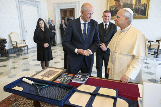 ITALY - PRIVATE AUDIENCE - VATICAN-2026 10 5 Italy, Rome, Vatican, 2026 10 5 Pope Leo XIV receives His Excellency Mr. Janez Jansa, Prime Minister of the Republic of Slovenia, in a private audience in The Vatican . EDITORIAL USE ONLY - NO BOOKS Copyright: xVATICANxMEDIA xCatholicxPressxPhotox