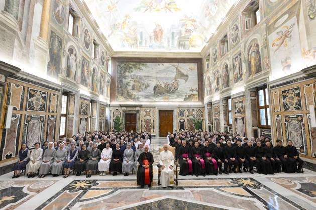 ITALY - PRIVATE AUDIENCE - VATICAN-2026 10 5 Italy, Rome, Vatican, 2026 10 5 Pope Leo XIV receives Priests and Religious Sisters from Korea Residing in Rome in a private audience in The Vatican . EDITORIAL USE ONLY - NO BOOKS Copyright: xVATICANxMEDIA xCatholicxPressxPhotox