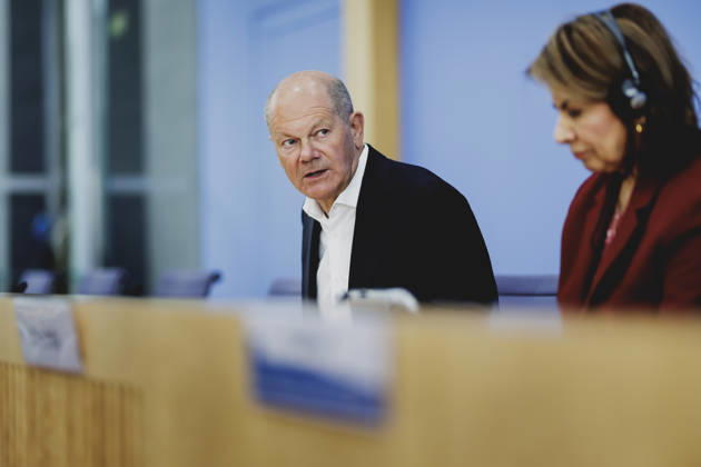 (L-R) Olaf Scholz, Bundeskanzler a.D. und Co-Vorsitzender der ENSK, und Laura Chinchilla Miranda, Staatspraesidentin a.D. von Costa Rica und Co-Vorsitzende der ENSK, aufgenommen im Rahmen der Pressekonferenz zur Vorstellung der Entwicklungspolitischen Nord-Sued-Kommission in Berlin, 05.10.2026. Berlin Deutschland Copyright: xFlorianxGaertnerx