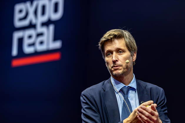 EXPO REAL 2026 in München 05.10.2026: Prof. Dr. Moritz Schularick, Präsident des Kiel Instituts für Weltwirtschaft (IfW Kiel), spricht auf der EXPO REAL 2026 im Investment Forum zum Thema Globale ökonomische Entwicklungen - und Deutschland. In seiner Keynote analysiert Schularick die wirtschaftliche Entwicklung in einer von Krisen und geopolitischen Unsicherheiten geprägten Welt, die Position Deutschlands und Europas sowie den Reformbedarf am Wirtschaftsstandort Deutschland. Die EXPO REAL, internationale Fachmesse für Immobilien, Investitionen und Infrastruktur, findet vom 5. bis 7. Oktober 2026 auf dem Gelände der Messe München statt. Muenchen Messe Bayern Deutschland
