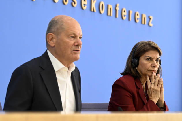 ABB BPK- Olaf Scholz, Bundeskanzler a.D. und Co-Vorsitzender der ENSK mit Laura Chinchilla Miranda, Staatspraesidentin a.D. Costa Rica und Co-Vorsitzende der ENSK Thema Vorstellung Vorstellung Entwicklungspolitische Nord-Sued-Kommission (ENSK) Pressekonferenz zu Zusammensetzung prioritären Themen der Entwicklungspolitischen Nord-Süd-Kommission auf der BPK Bundespressekonferenz in Berlin am 05.10.2026 Berlin Deutschland