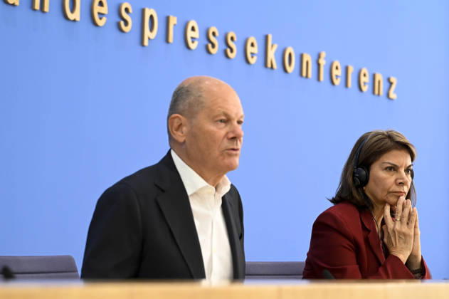 ABB BPK- Olaf Scholz, Bundeskanzler a.D. und Co-Vorsitzender der ENSK mit Laura Chinchilla Miranda, Staatspraesidentin a.D. Costa Rica und Co-Vorsitzende der ENSK Thema Vorstellung Vorstellung Entwicklungspolitische Nord-Sued-Kommission (ENSK) Pressekonferenz zu Zusammensetzung prioritären Themen der Entwicklungspolitischen Nord-Süd-Kommission auf der BPK Bundespressekonferenz in Berlin am 05.10.2026 Berlin Deutschland