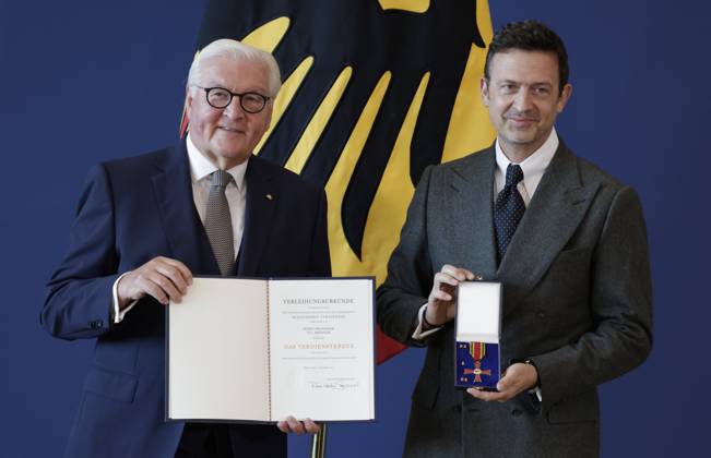 Bundespräsident Frank-Walter, Prof. Till Brönner, Potsdam Brandenburg, Deutschland, Berlin, Amtssitz am Spreebogen, Bundespräsident Frank-Walter Steinmeier hat 21 Bürgerinnen und Bürger zum Tag der Deutschen Einheit mit dem Verdienstorden der Bundesrepublik Deutschland ausgezeichnet.